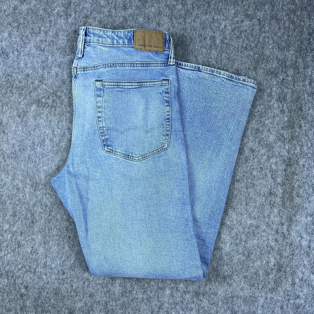 American Eagle Men's Jeans Relaxed Straight Leg Light Wash Blue Denim Size 33x34